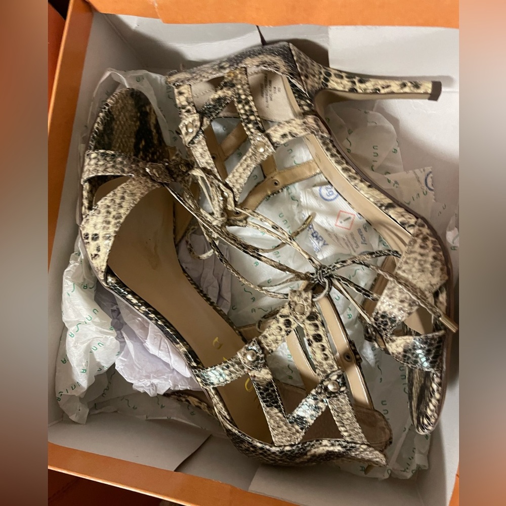 🔥Snake 🐍 Skin Shoes - Picture 3 of 8